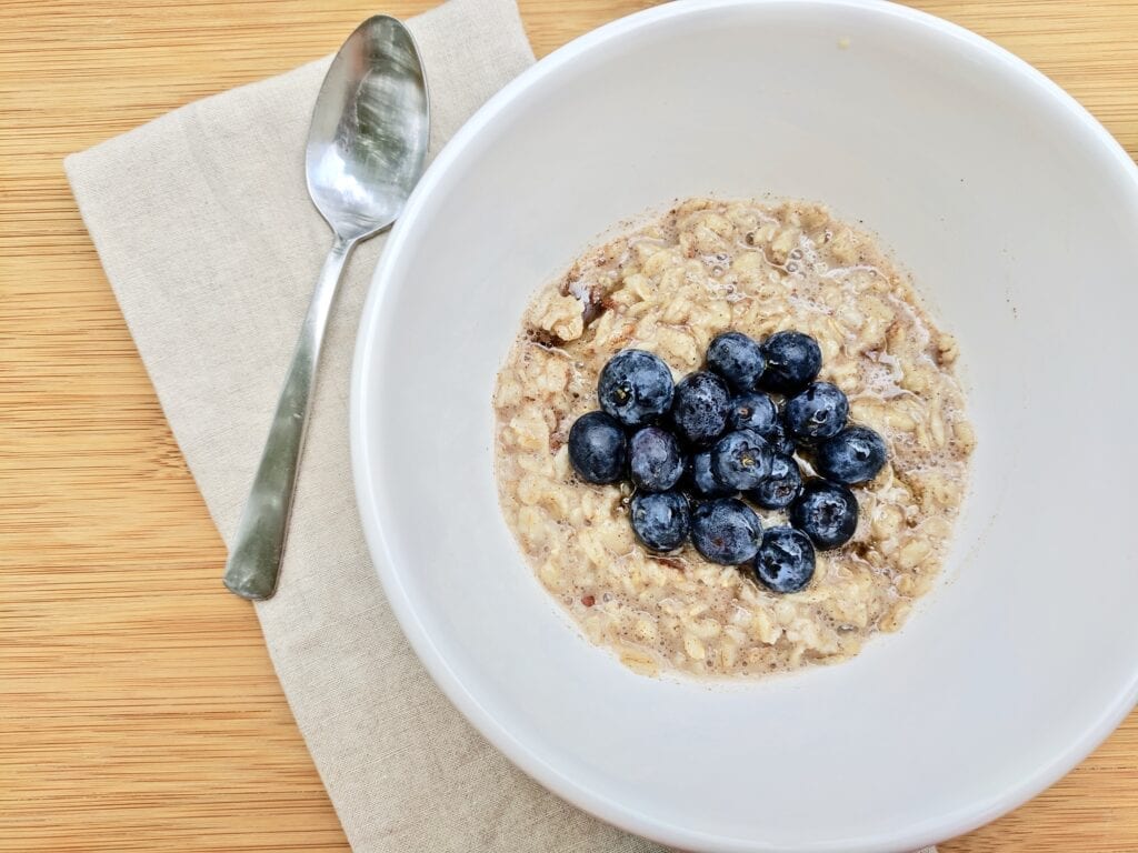 healthy-oatmeal-breakfast-bowl